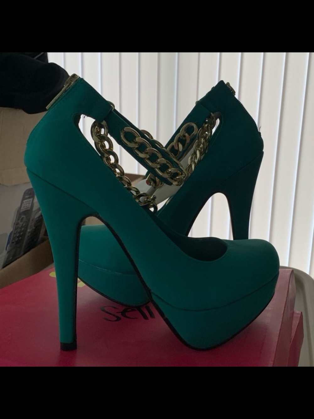 Green Chain-Accent Platform Pumps for Women